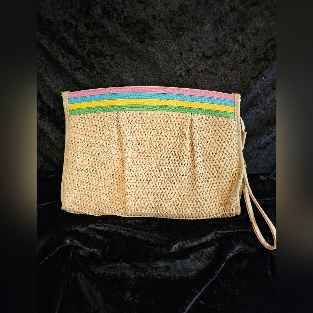 Vintage LIKE NEW Woven Carpet Bag Of America Clutch-Wristlet